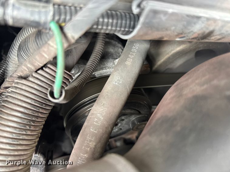 image for item EN0882 2004 Ford E450 shuttle bus