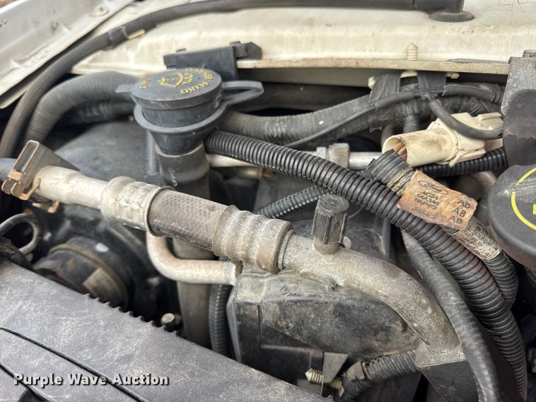 image for item EN0882 2004 Ford E450 shuttle bus