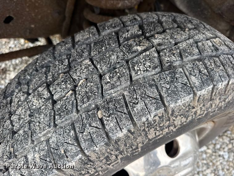 image for item EN0882 2004 Ford E450 shuttle bus