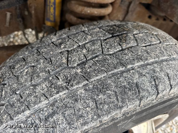 image for item EN0882 2004 Ford E450 shuttle bus