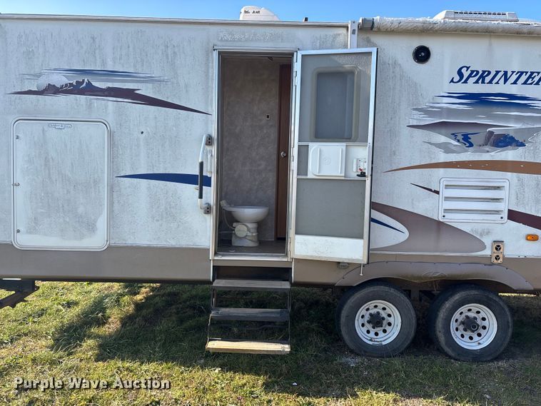 image for item EN5934 2007 Sprinter camper