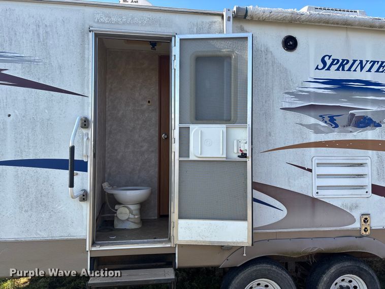 image for item EN5934 2007 Sprinter camper