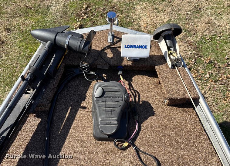 image for item EN5971 1980 Bass Tracker III boat