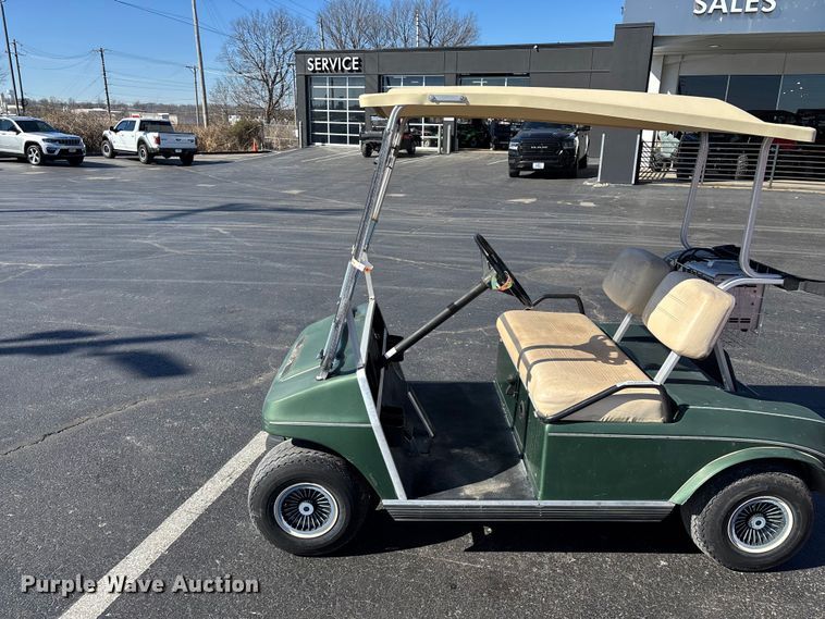 image for item EN5982 1992 Club Car golf cart