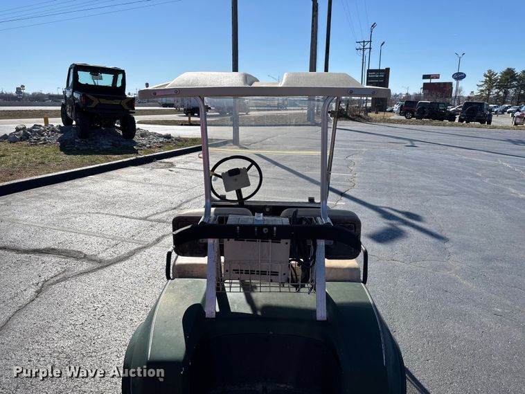 image for item EN5982 1992 Club Car golf cart