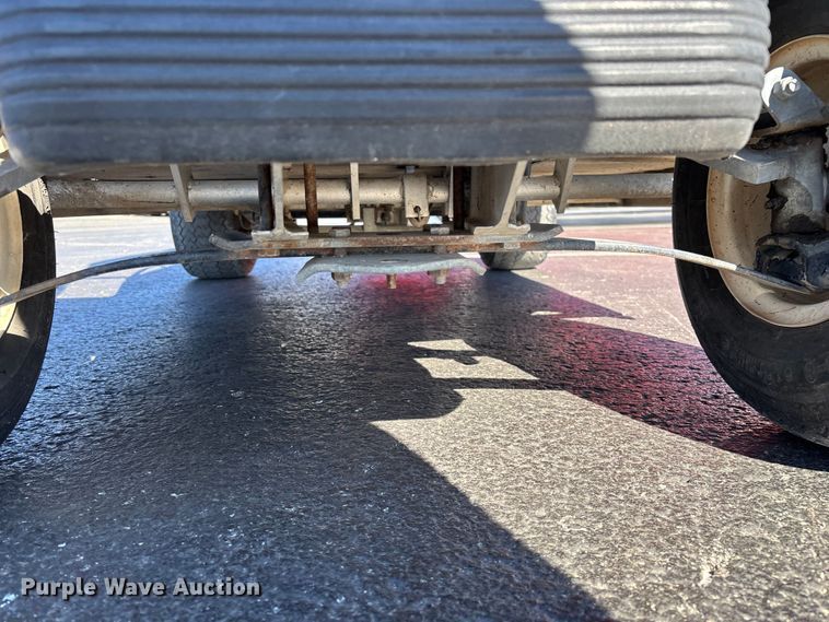 image for item EN5982 1992 Club Car golf cart