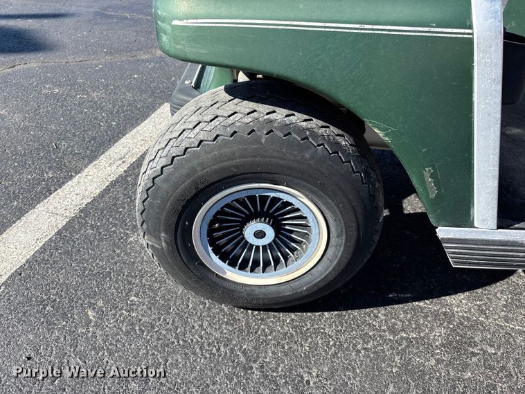 image for item EN5982 1992 Club Car golf cart