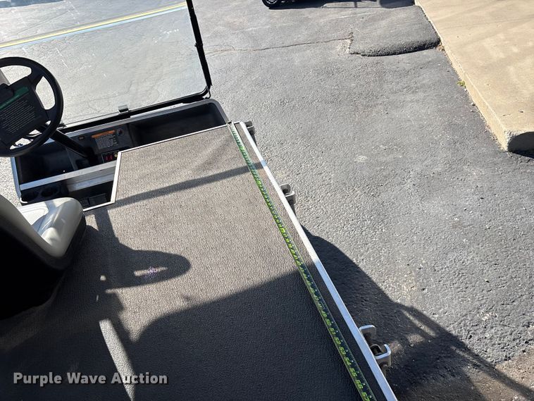 image for item EN5984 2002 Club Car golf cart