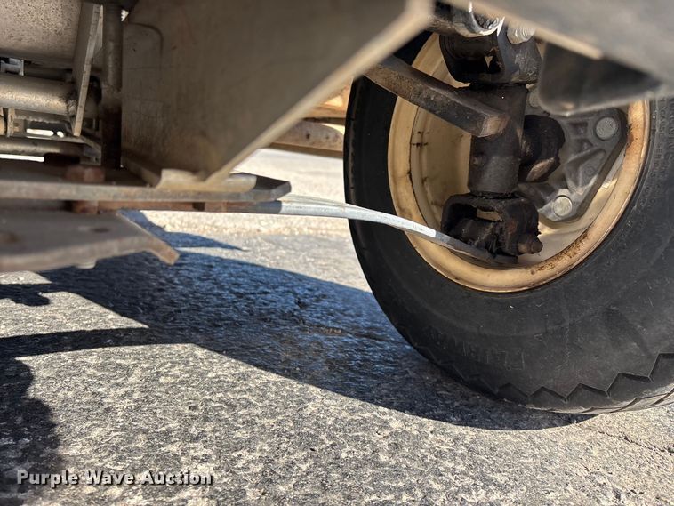 image for item EN5984 2002 Club Car golf cart