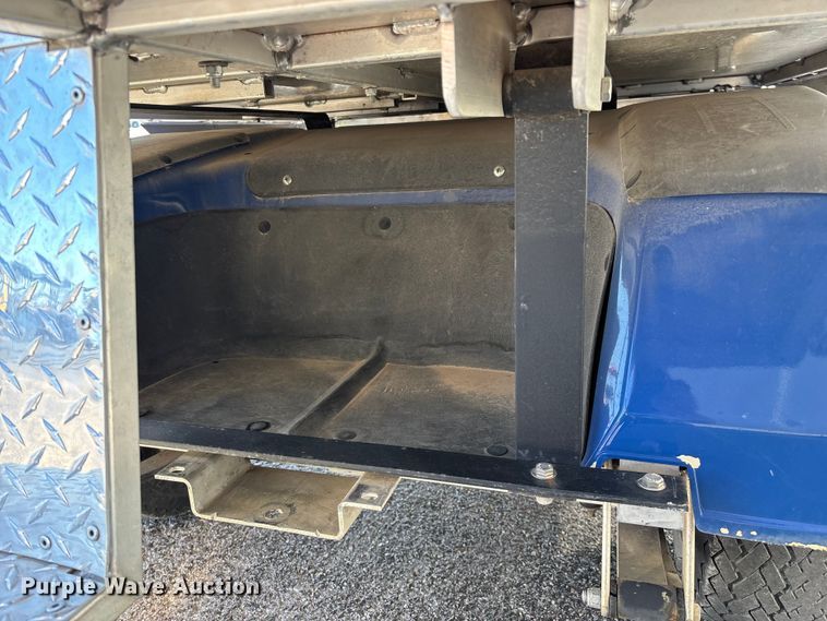 image for item EN5984 2002 Club Car golf cart