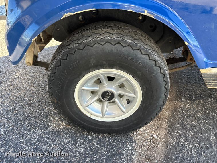 image for item EN5984 2002 Club Car golf cart