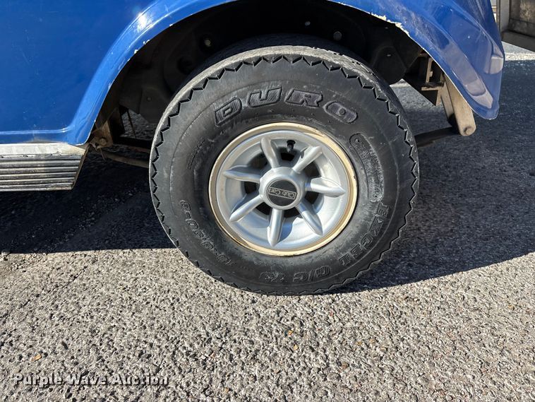 image for item EN5984 2002 Club Car golf cart