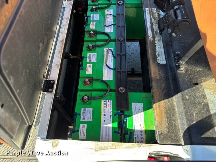 image for item EN5988 Icon LT-B627.H8-C0M golf cart