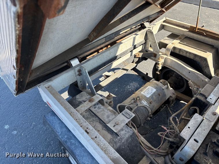 image for item EN5990 2010 Club Car Turf 2 Carryall golf cart