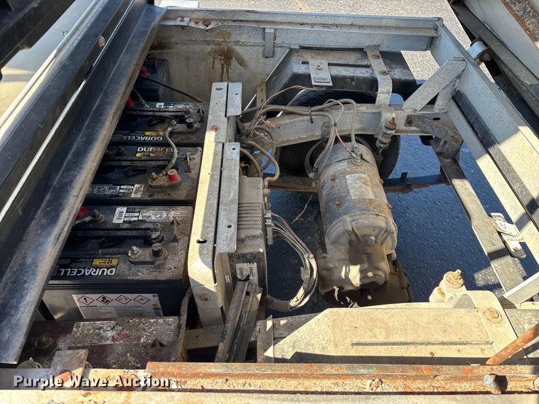 image for item EN5990 2010 Club Car Turf 2 Carryall golf cart