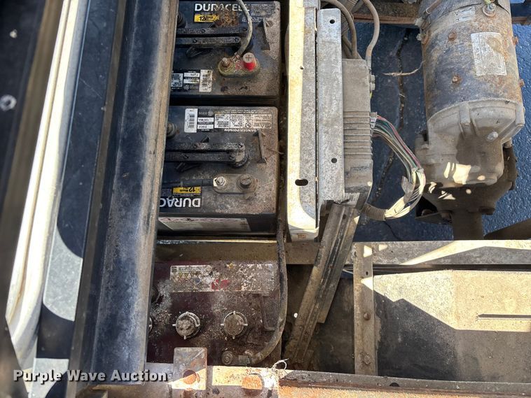 image for item EN5990 2010 Club Car Turf 2 Carryall golf cart