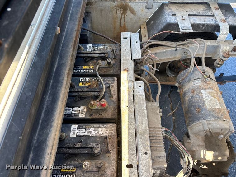 image for item EN5990 2010 Club Car Turf 2 Carryall golf cart