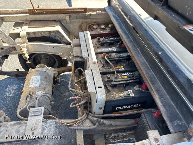 image for item EN5990 2010 Club Car Turf 2 Carryall golf cart