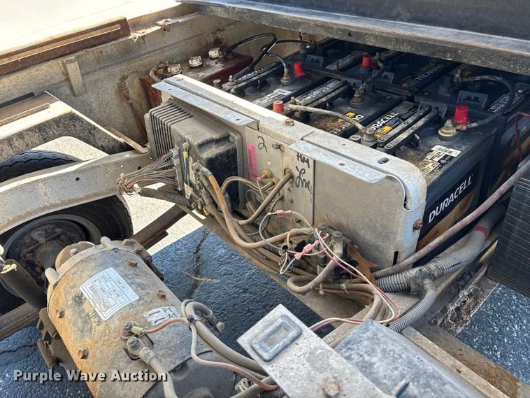 image for item EN5990 2010 Club Car Turf 2 Carryall golf cart