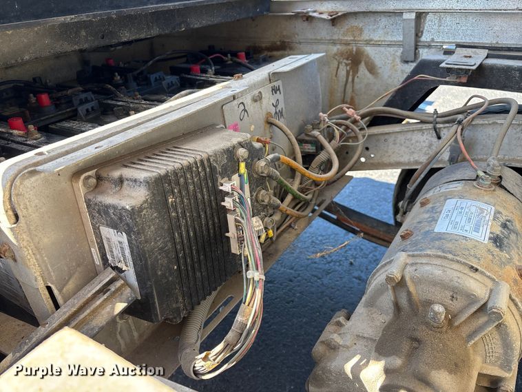 image for item EN5990 2010 Club Car Turf 2 Carryall golf cart