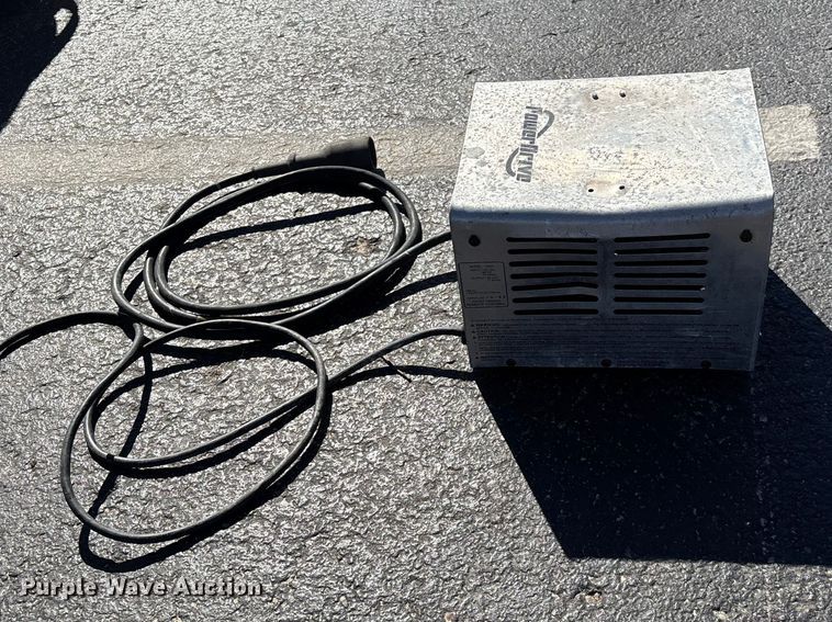 image for item EN5990 2010 Club Car Turf 2 Carryall golf cart