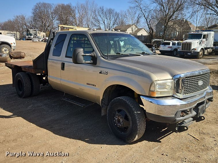 image for item EO7015 2000 Ford F350 Super Duty Ext. Cab flatbed pickup truck