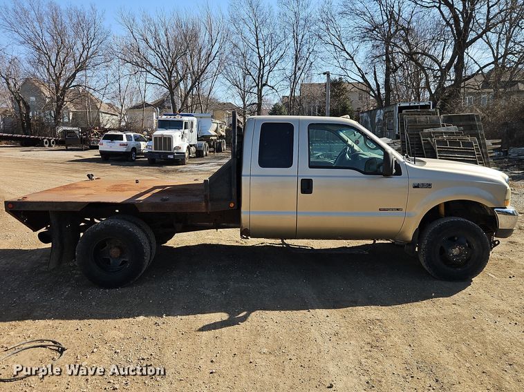 image for item EO7015 2000 Ford F350 Super Duty Ext. Cab flatbed pickup truck