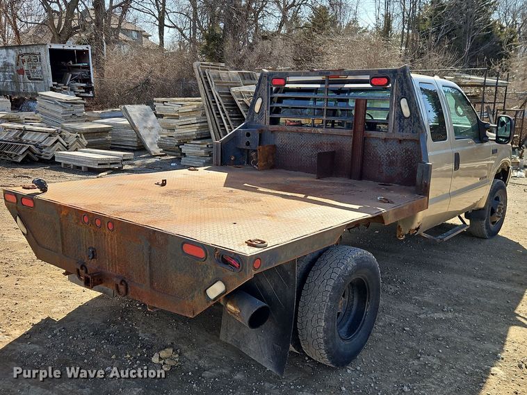 image for item EO7015 2000 Ford F350 Super Duty Ext. Cab flatbed pickup truck