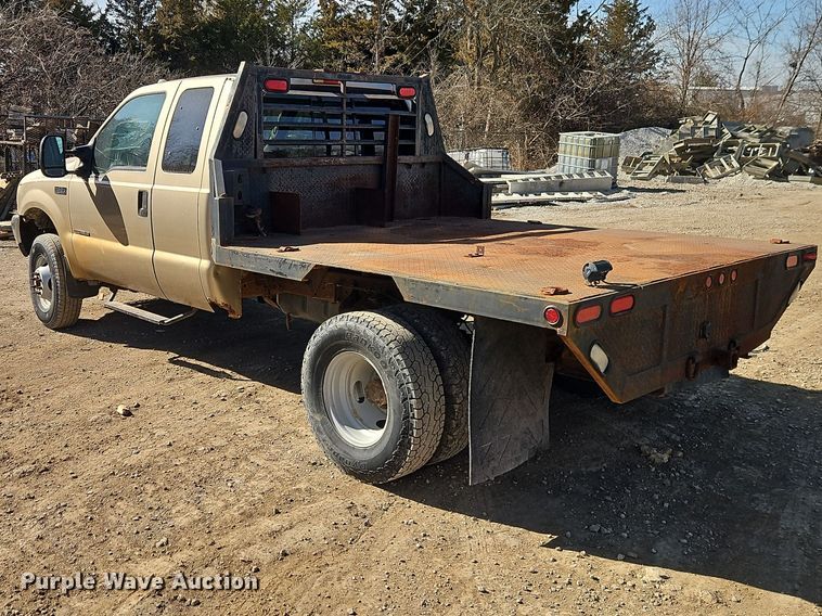 image for item EO7015 2000 Ford F350 Super Duty Ext. Cab flatbed pickup truck