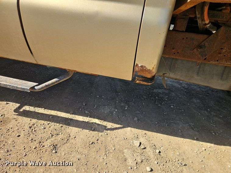 image for item EO7015 2000 Ford F350 Super Duty Ext. Cab flatbed pickup truck