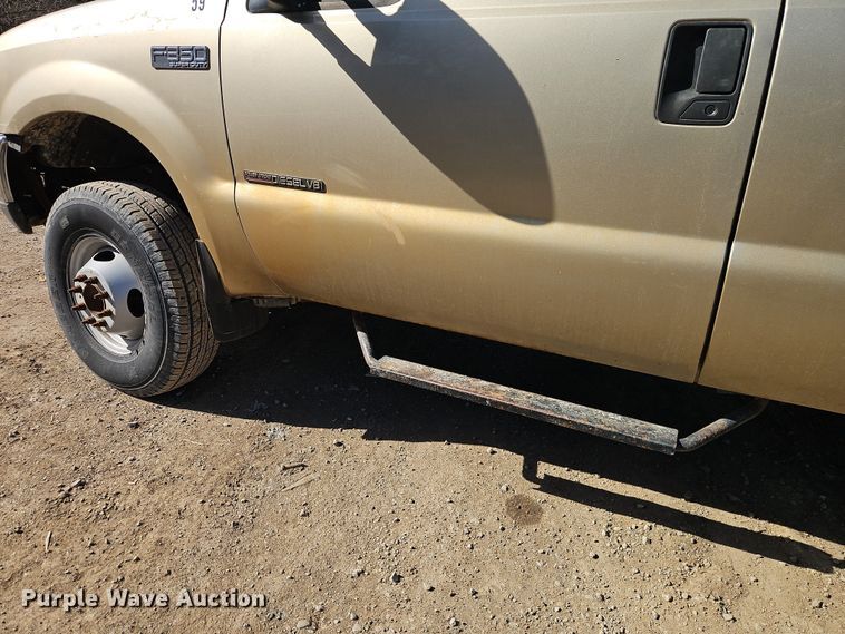 image for item EO7015 2000 Ford F350 Super Duty Ext. Cab flatbed pickup truck