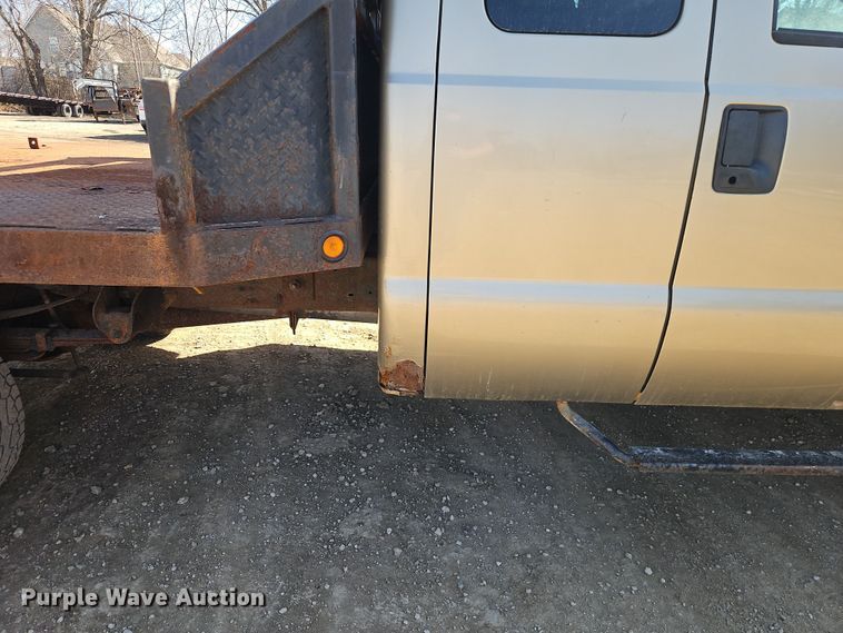 image for item EO7015 2000 Ford F350 Super Duty Ext. Cab flatbed pickup truck