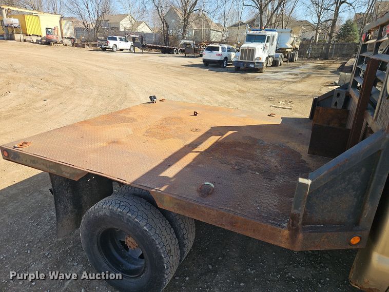 image for item EO7015 2000 Ford F350 Super Duty Ext. Cab flatbed pickup truck