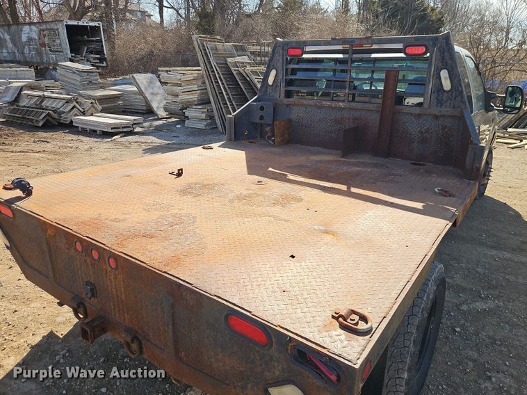 image for item EO7015 2000 Ford F350 Super Duty Ext. Cab flatbed pickup truck
