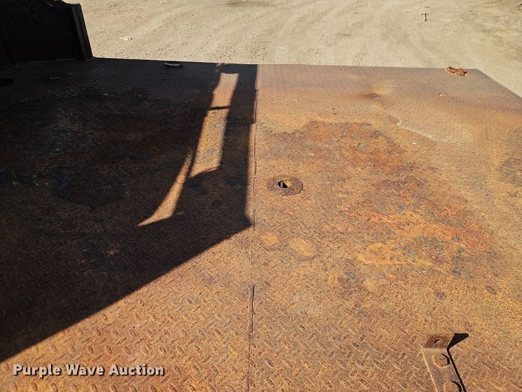 image for item EO7015 2000 Ford F350 Super Duty Ext. Cab flatbed pickup truck