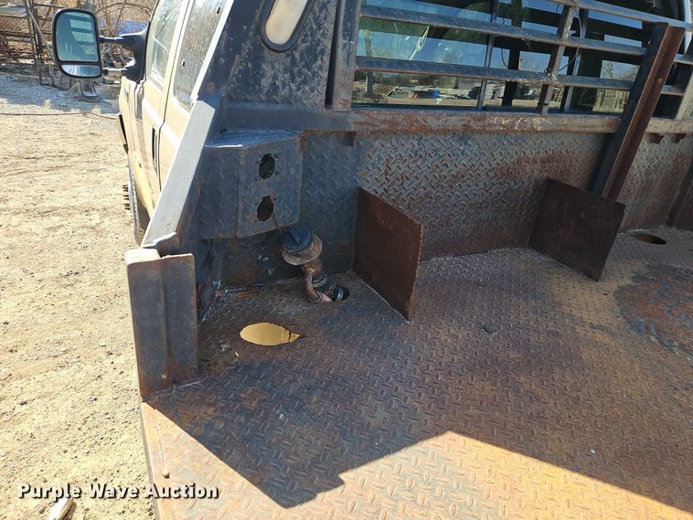 image for item EO7015 2000 Ford F350 Super Duty Ext. Cab flatbed pickup truck