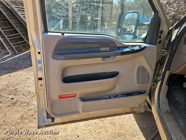 image for item EO7015 2000 Ford F350 Super Duty Ext. Cab flatbed pickup truck