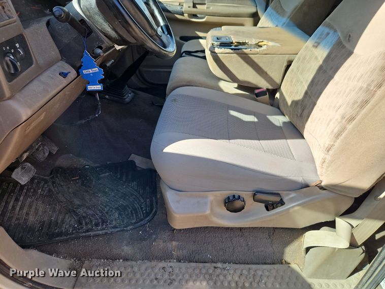 image for item EO7015 2000 Ford F350 Super Duty Ext. Cab flatbed pickup truck