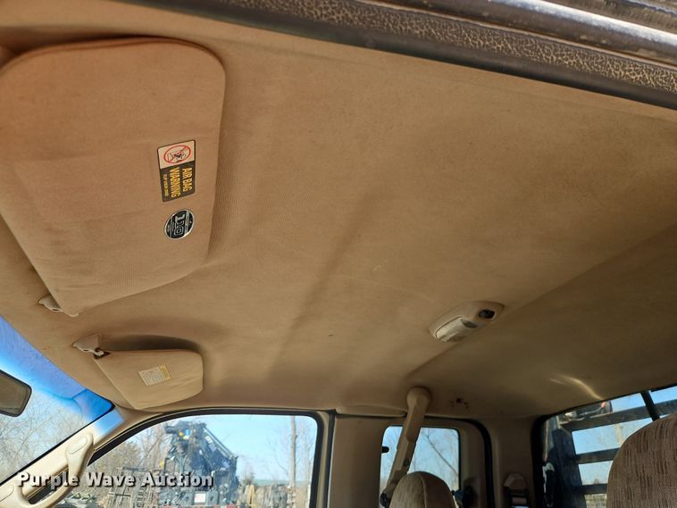 image for item EO7015 2000 Ford F350 Super Duty Ext. Cab flatbed pickup truck