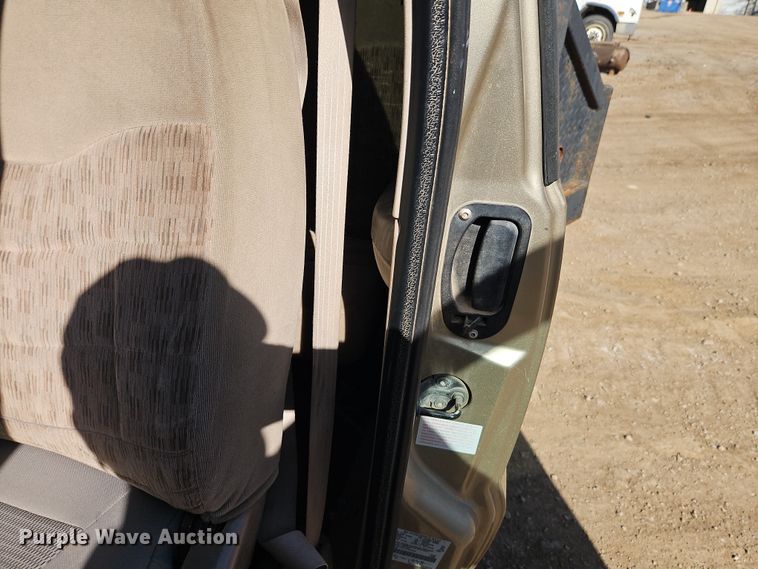 image for item EO7015 2000 Ford F350 Super Duty Ext. Cab flatbed pickup truck