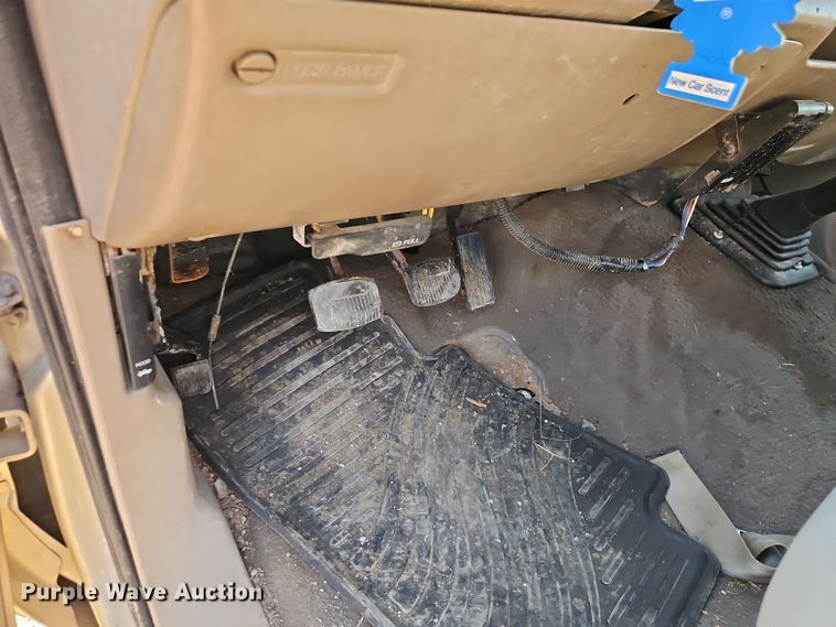 image for item EO7015 2000 Ford F350 Super Duty Ext. Cab flatbed pickup truck