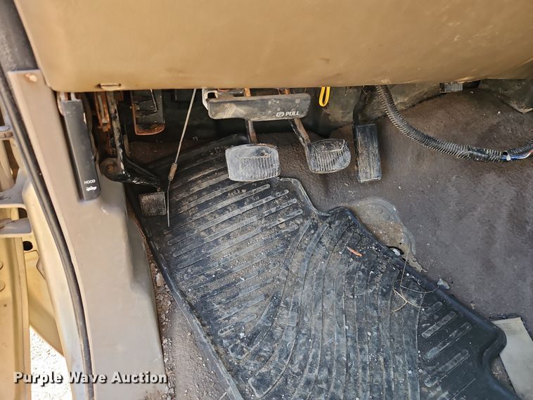 image for item EO7015 2000 Ford F350 Super Duty Ext. Cab flatbed pickup truck