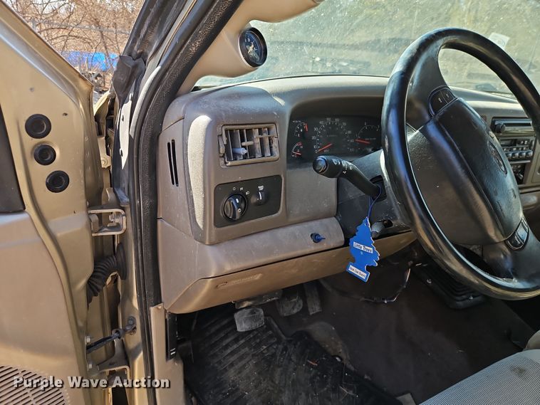 image for item EO7015 2000 Ford F350 Super Duty Ext. Cab flatbed pickup truck