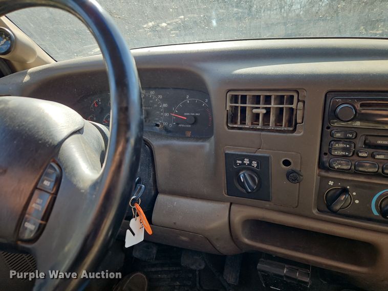 image for item EO7015 2000 Ford F350 Super Duty Ext. Cab flatbed pickup truck