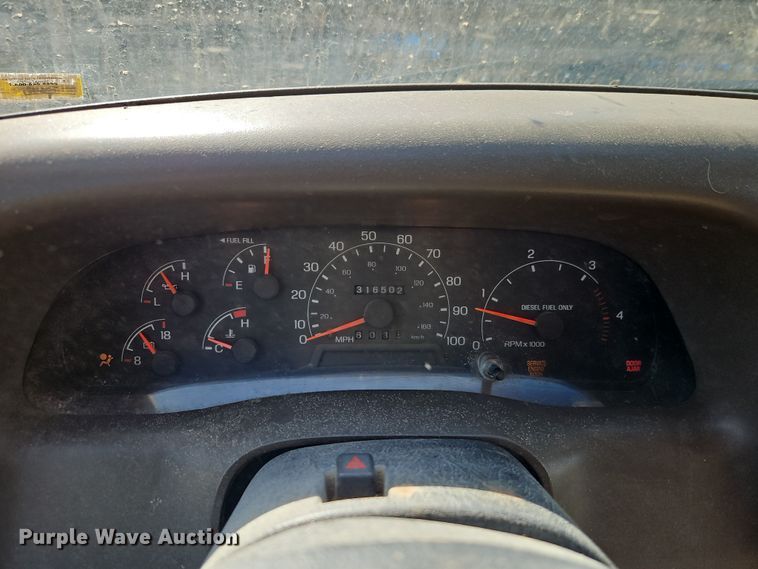 image for item EO7015 2000 Ford F350 Super Duty Ext. Cab flatbed pickup truck