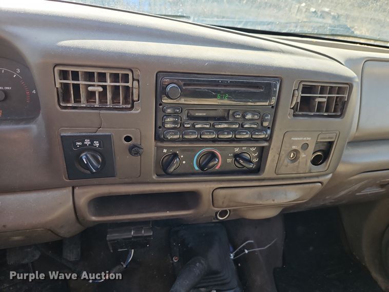 image for item EO7015 2000 Ford F350 Super Duty Ext. Cab flatbed pickup truck