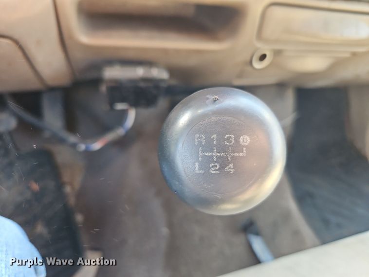 image for item EO7015 2000 Ford F350 Super Duty Ext. Cab flatbed pickup truck