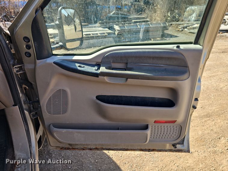 image for item EO7015 2000 Ford F350 Super Duty Ext. Cab flatbed pickup truck