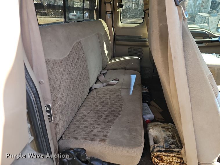 image for item EO7015 2000 Ford F350 Super Duty Ext. Cab flatbed pickup truck