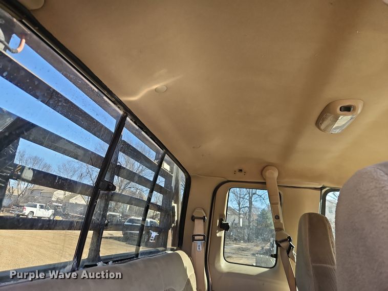 image for item EO7015 2000 Ford F350 Super Duty Ext. Cab flatbed pickup truck